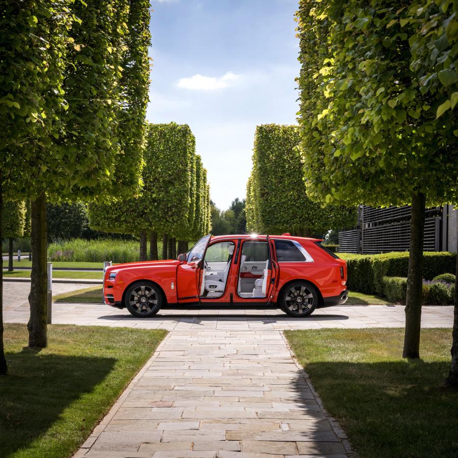  Rolls-Royce Cullinan Fux Orange 2019 года  (фото 13 из 32)